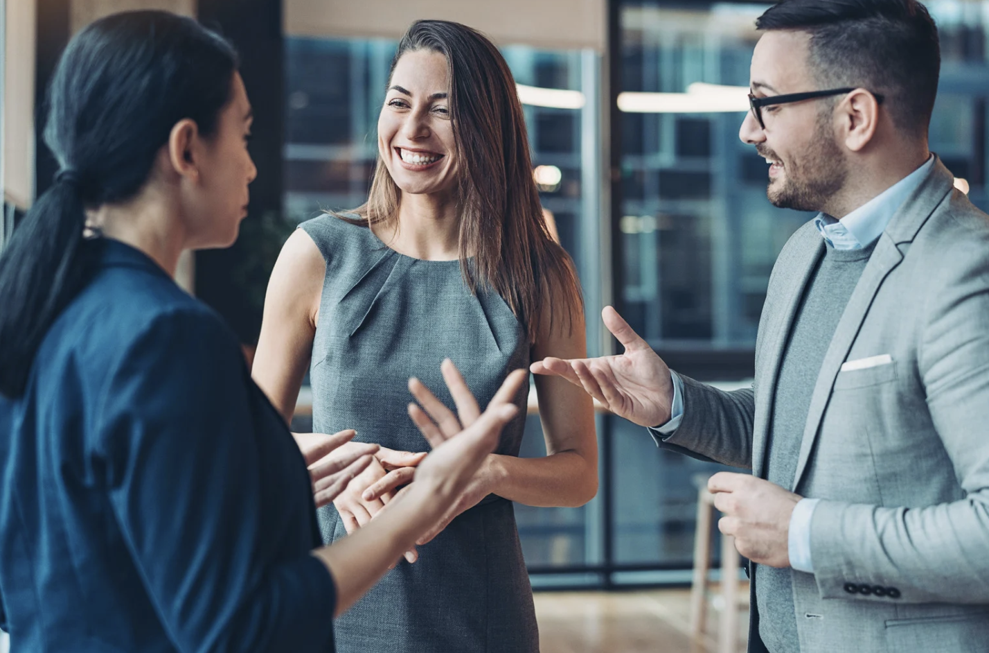 Cover Image for Estrategias de Networking en 7 Pasos: Consejos de una Experta en Operaciones y Marketing para Encontrar Empleo