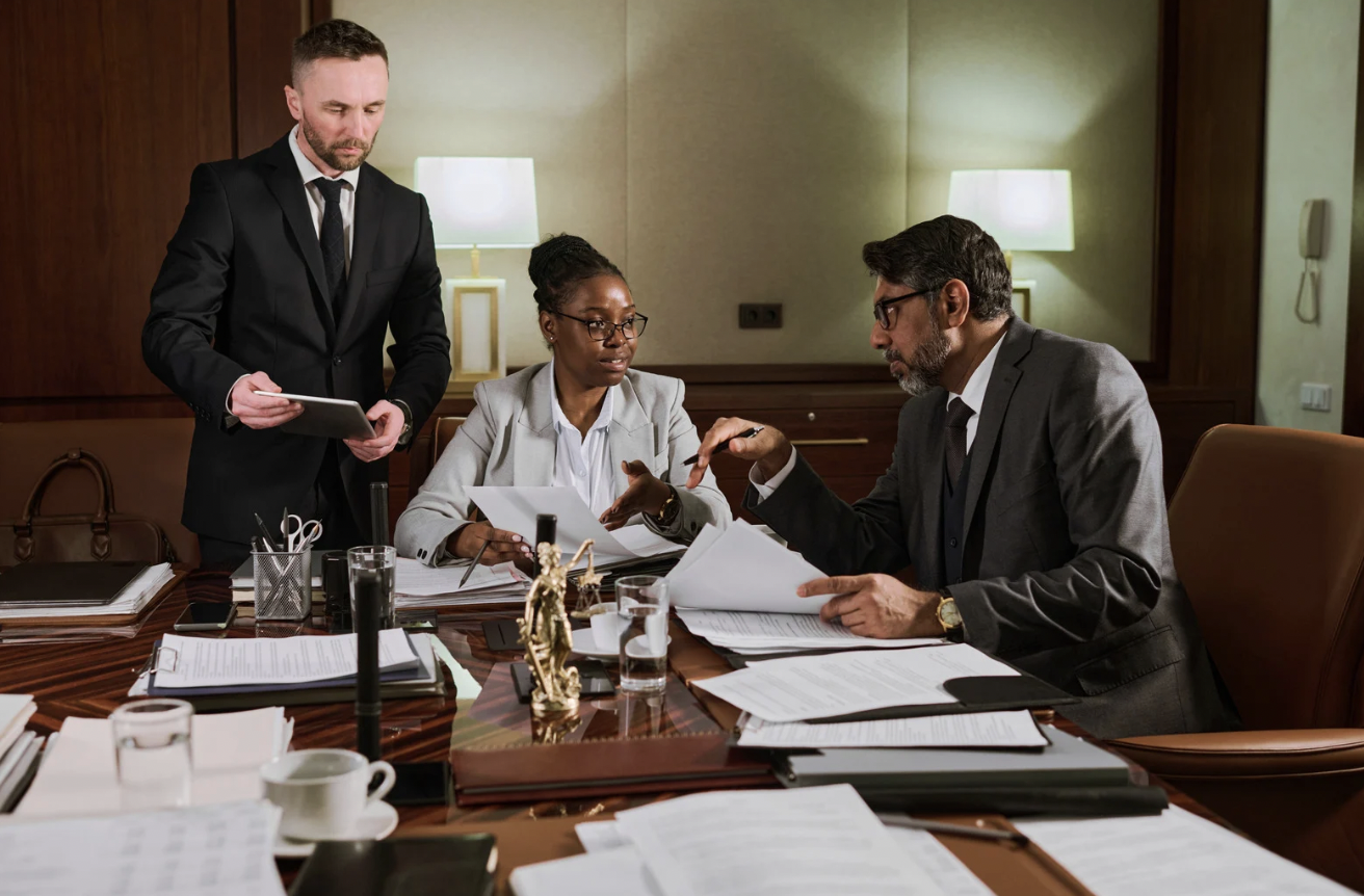 Cover Image for Choosing Your Path: Full-Time or Contract Work? Understanding the Benefits of Each