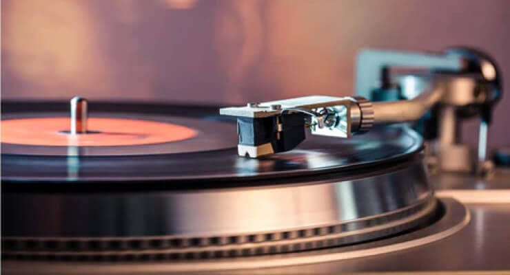 Cover Image for The Resurgence of Vinyl and Its Impact on Modern Music Culture