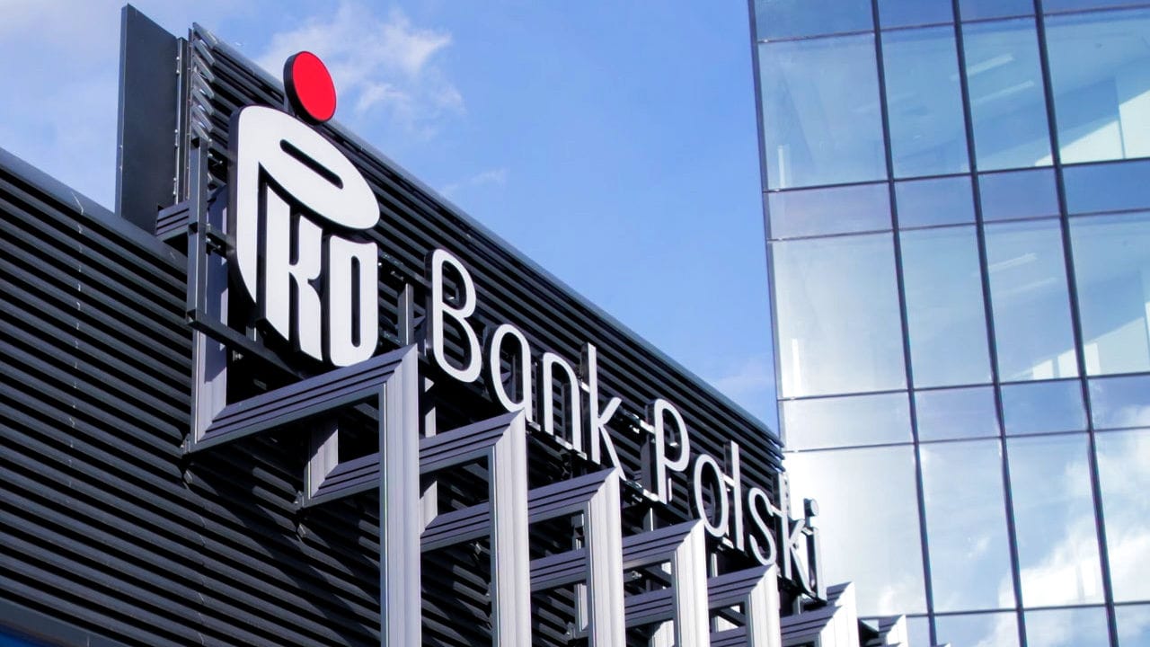 Cover Image for Czy Pożyczka Gotówkowa w PKO Banku Polskim to Strzał w Dziesiątkę?
